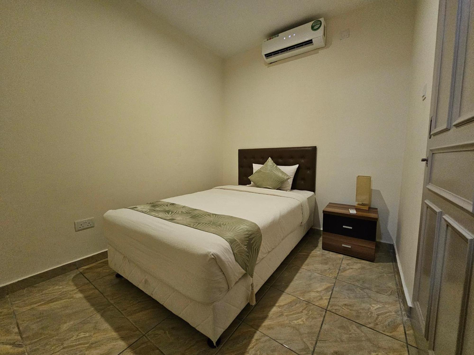 Wafa Hotel & Apartment Kampong Mata Mata Bagian luar foto